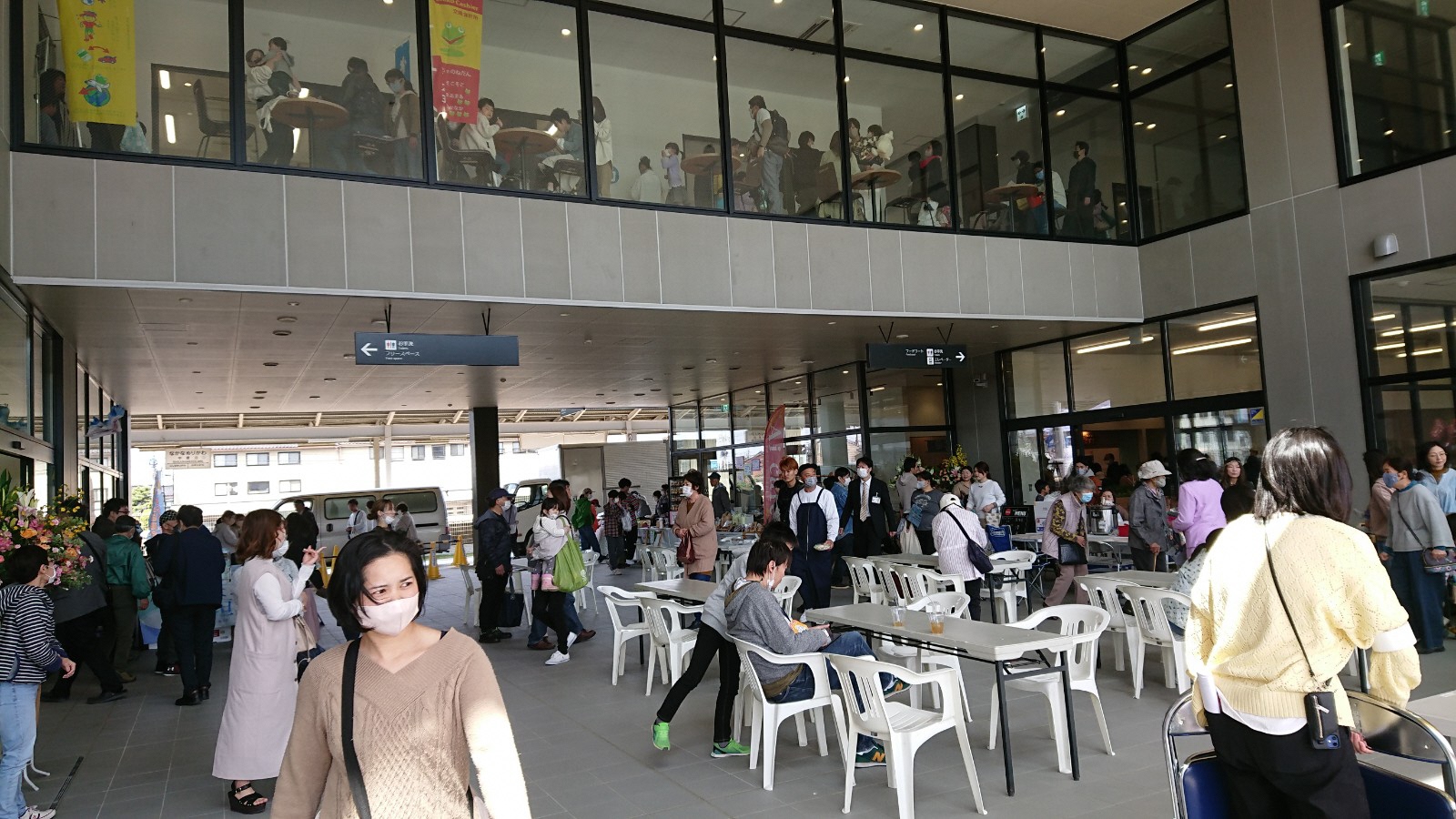 屋内広場2