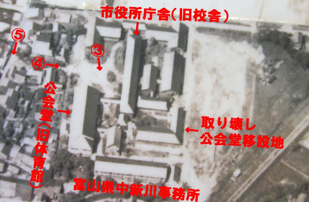 市役所周辺を写した白黒の航空写真